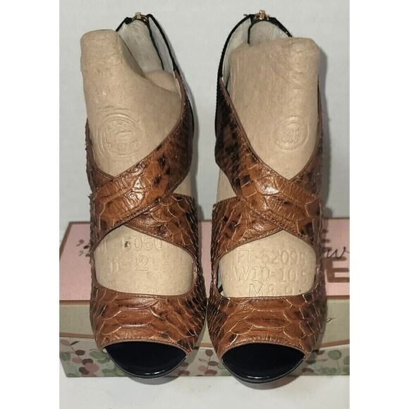 Michael Kors Reptile Stilettos Brown with Black Patent Leather - Size 5 - Picture 1 of 14